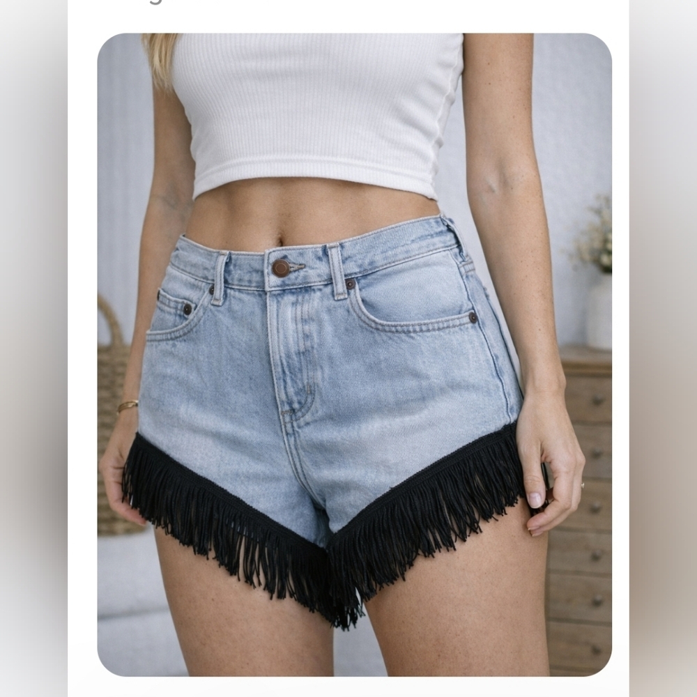 3/$20🎉  Bugle Boy Fringe Denim Shorts Daisy Dukes Festival Cowgirl Size 28